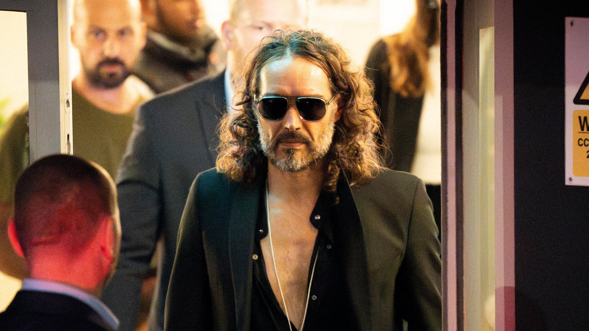 Ράσελ Μπραντ: «Ήμουν ανόητος, αλλά όχι βιαστής» – Η απάντηση του ηθοποιού στις κατηγορίες για βιασμό και σεξουαλική επίθεση