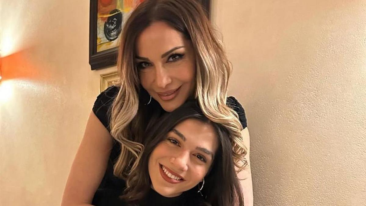 Μελίνα Νικολαΐδη: Η βραδινή έξοδος στη Δέσποινα Βανδή και το τραγούδι που της αφιέρωσε η μητέρα της