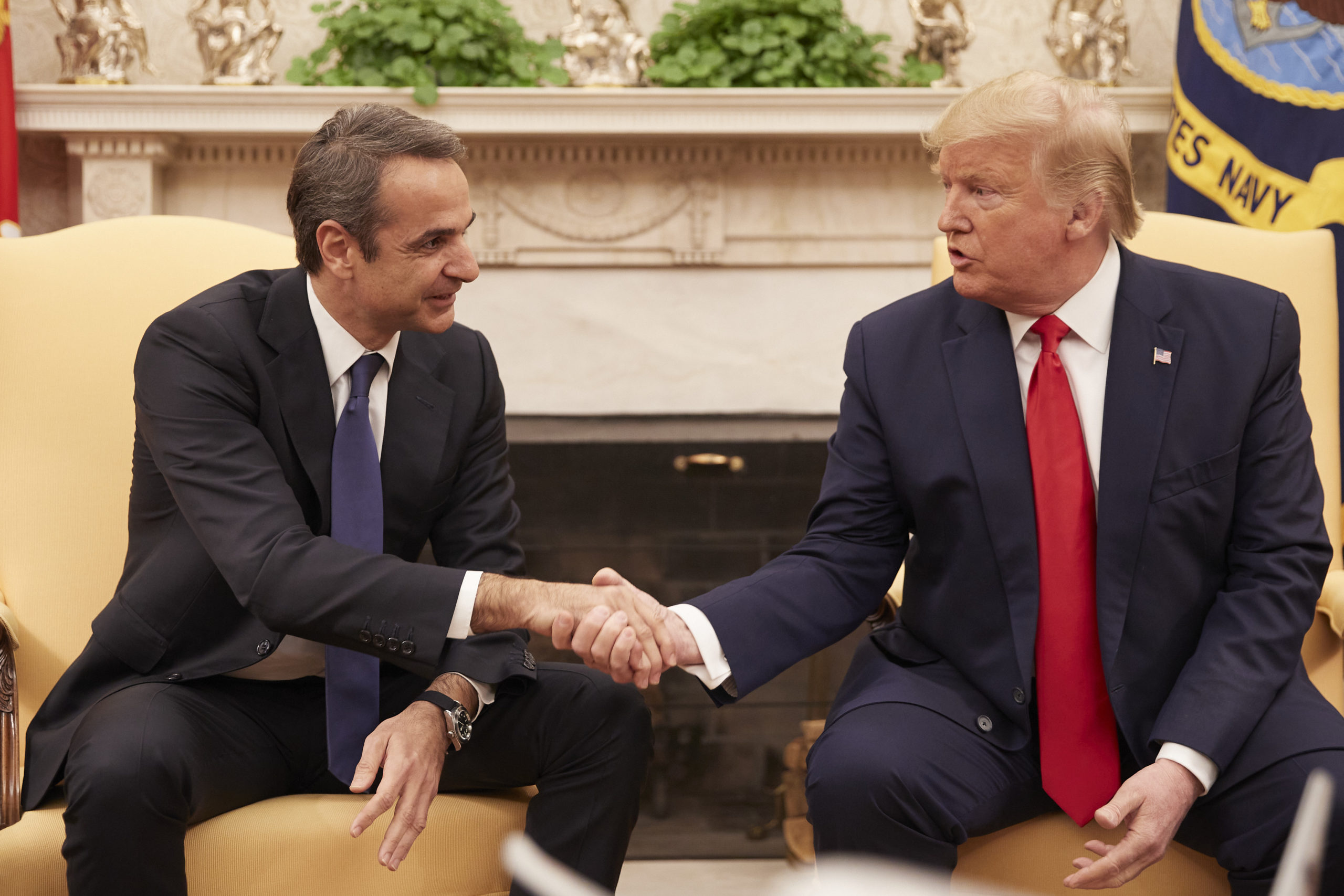 Πώς άνοιξε ο δίαυλος επικοινωνίας Τραμπ – Μητσοτάκη με φόντο τους δασμούς