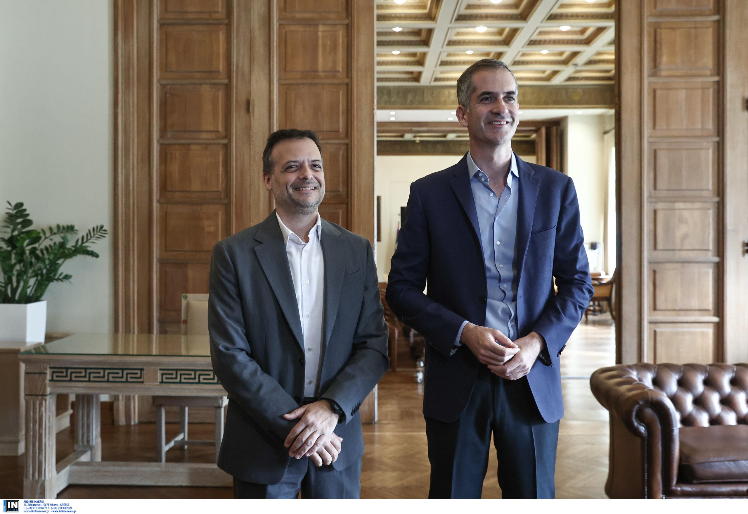 Κόντρα Δούκα – Μπακογιάννη για τα επεισόδια στα Εξάρχεια μετά τη συναυλία στον Λόφο του Στρέφη