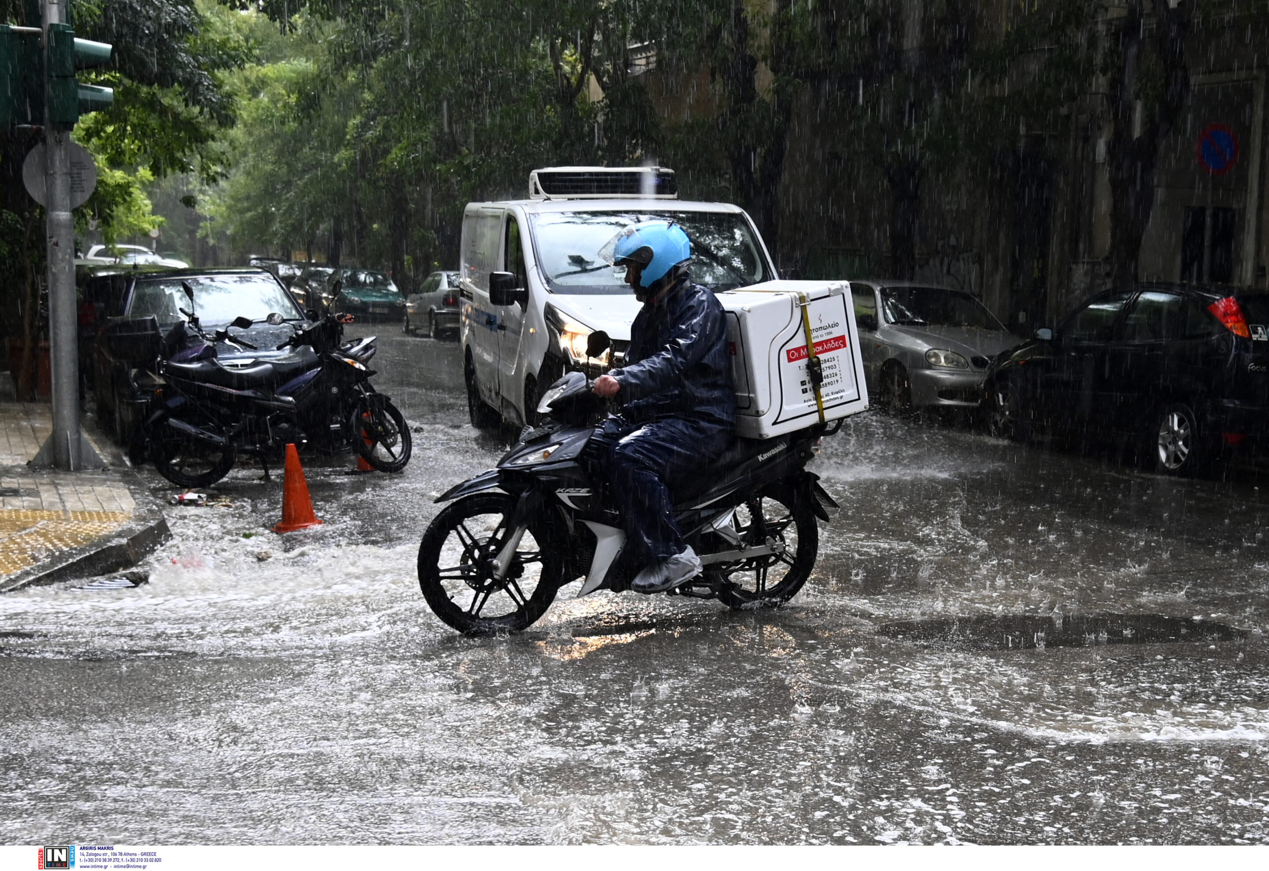Κυκλοφοριακό χάος στην Αττική λόγω βροχής: Ποτάμια οι δρόμοι στο Μενίδι – Πού υπάρχουν προβλήματα – ΦΩΤΟ και ΒΙΝΤΕΟ