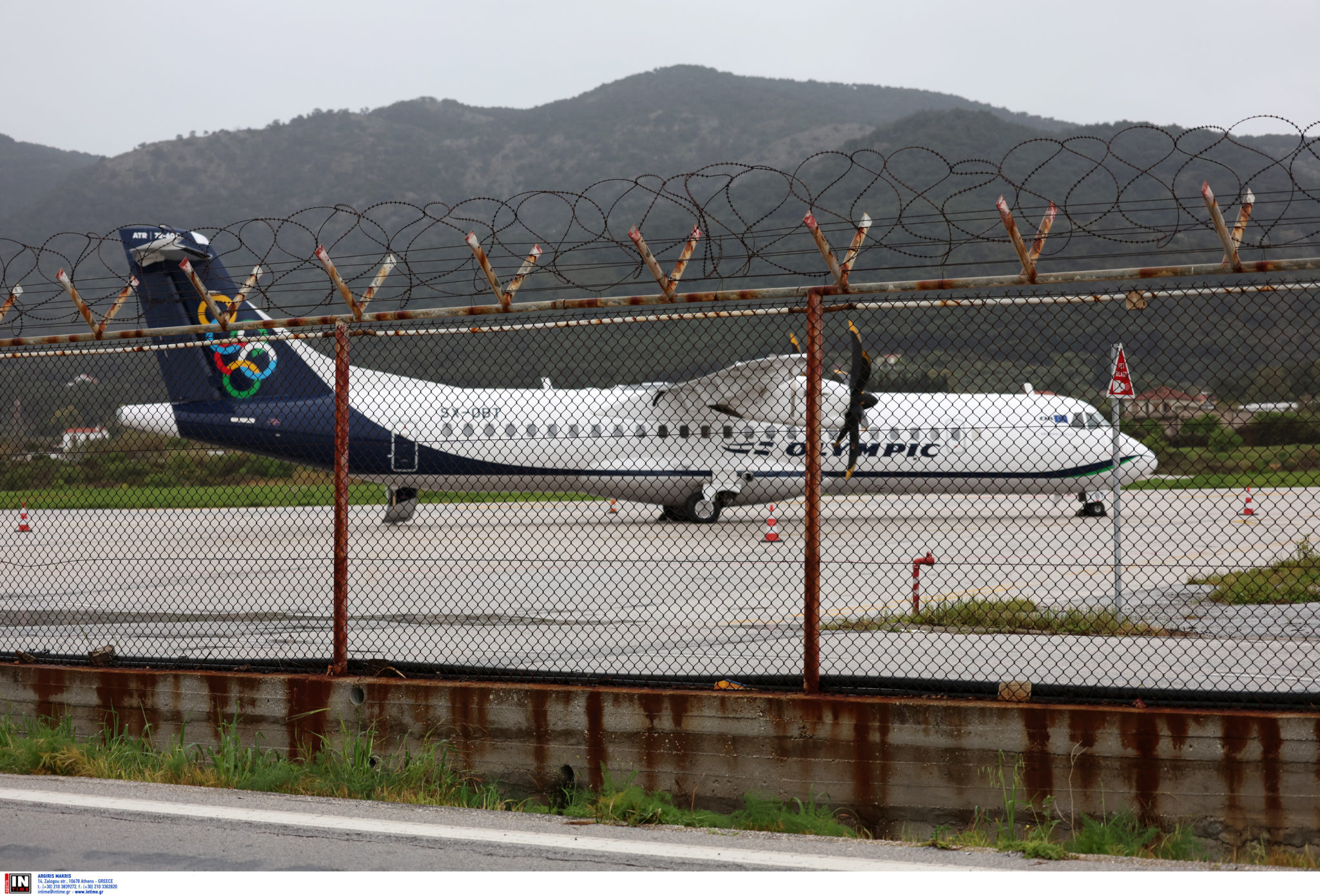 ΑΕΡΟΣΚΑΦΟΣ ΤΗΣ OLYMPIC AIR ΤΥΠΟΥ ATR72 ΠΡΟΣΓΕΙΩΘΗΚΕ ΣΤΗ ΜΥΤΙΛΗΝΗ ΜΕΤΑ ΑΠΟ ΕΝΔΕΙΞΗ ΦΩΤΙΑΣ ΣΤΟΝ ΚΙΝΗΤΗΡΑ - ΜΕ ΑΣΦΑΛΕΙΑ ΑΠΟΒΙΒΑΣΤΗΚΑΝ ΟΙ 59 ΕΠΙΒΑΤΕΣ ΚΑΙ ΤΟ 4ΜΕΛΕΣ ΠΛΗΡΩΜΑ