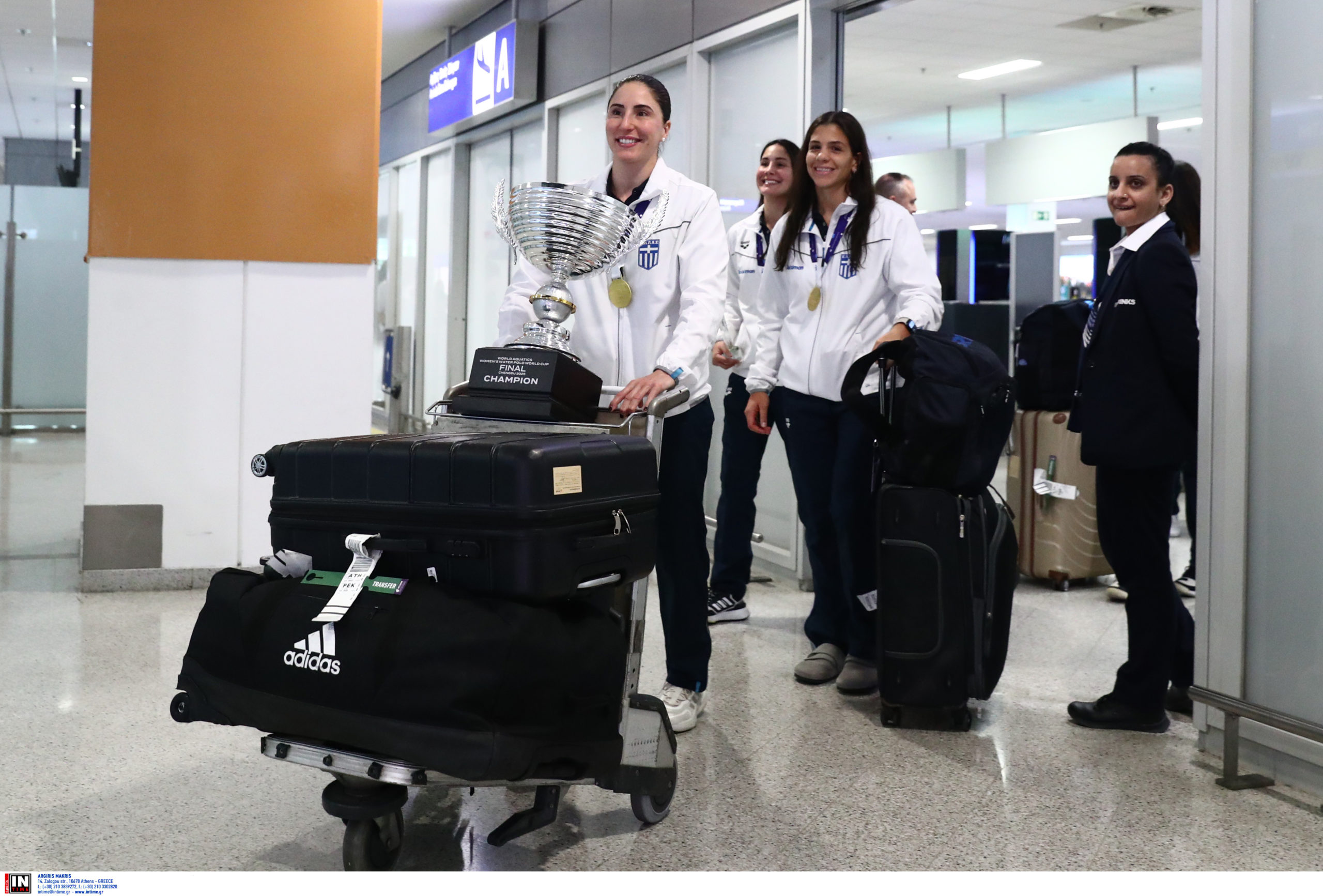 Εθνική πόλο γυναικών: Επέστρεψαν στην Ελλάδα οι «χρυσές» πρωταθλήτριες – «Είμαστε πανευτυχείς, επόμενος στόχος το Παγκόσμιο στην Σιγκαπούρη»