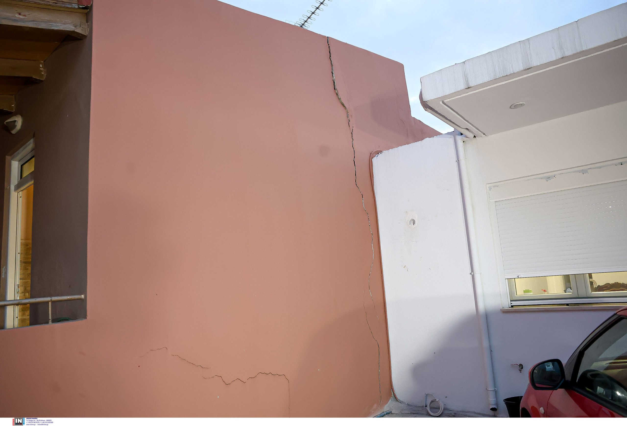 Ανησυχία στο χωριό Βούτες – Λέκκας: Ισχυρή σύσταση στους κατοίκους να μη μείνουν στα σπίτια που παρουσιάζουν ρωγμές