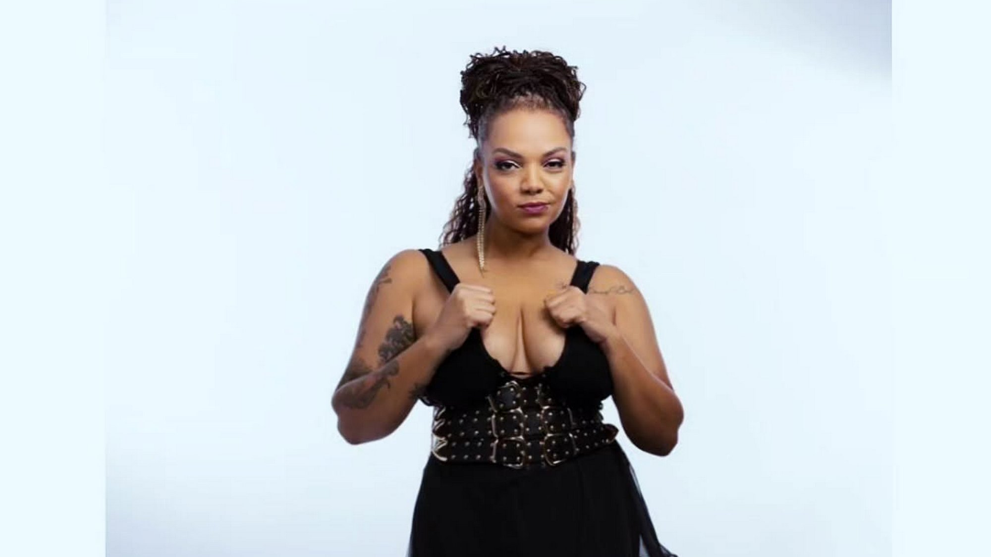 Idra Kayne: «Έμαθα τι πέρασε ο πατέρας μου στην Ελλάδα 2 χρόνια πριν τον χάσω»