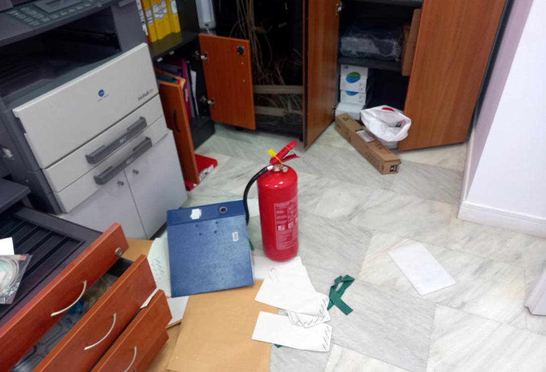 Νέα Μάκρη: Βανδαλισμοί και κλοπές σε Λύκειο – Αφαίρεσαν σχολικά έγγραφα, ηλεκτρονικό εξοπλισμό και χρήματα – ΦΩΤΟ