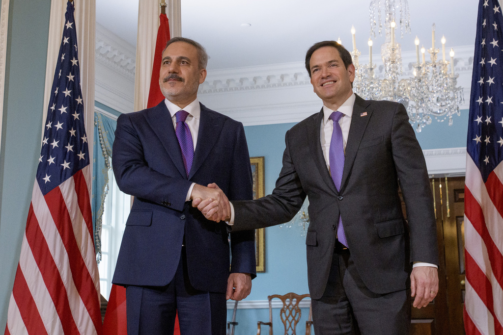 Συνομιλία Μάρκο Ρούμπιο – Χακάν Φιντάν για τις ιρανικές απειλές και τη συνεργασία στο NATO