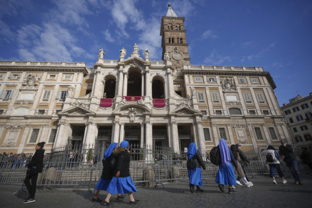 Άρχισε το λαϊκό προσκύνημα στον τάφο του πάπα Φραγκίσκου