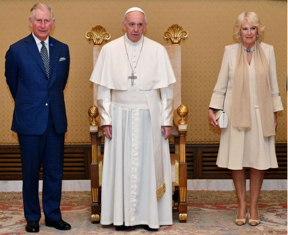 Βατικανό: Συνάντηση «εκτός προγράμματος» του πάπα Φραγκίσκου με το βασιλικό ζεύγος της Βρετανίας