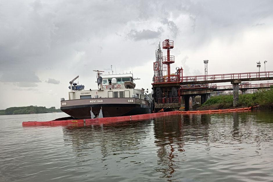 Σερβία: Διαρροή 82.000 λίτρων πετρελαίου στον Δούναβη