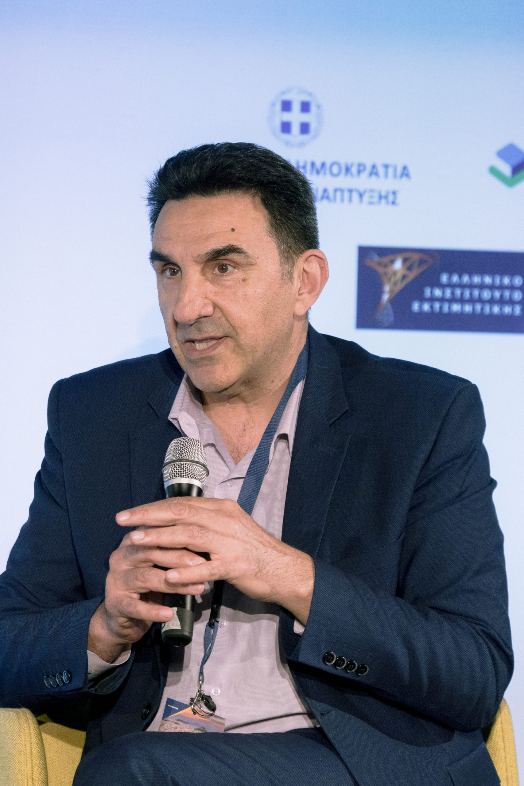 O Νίκος Μανομενίδης