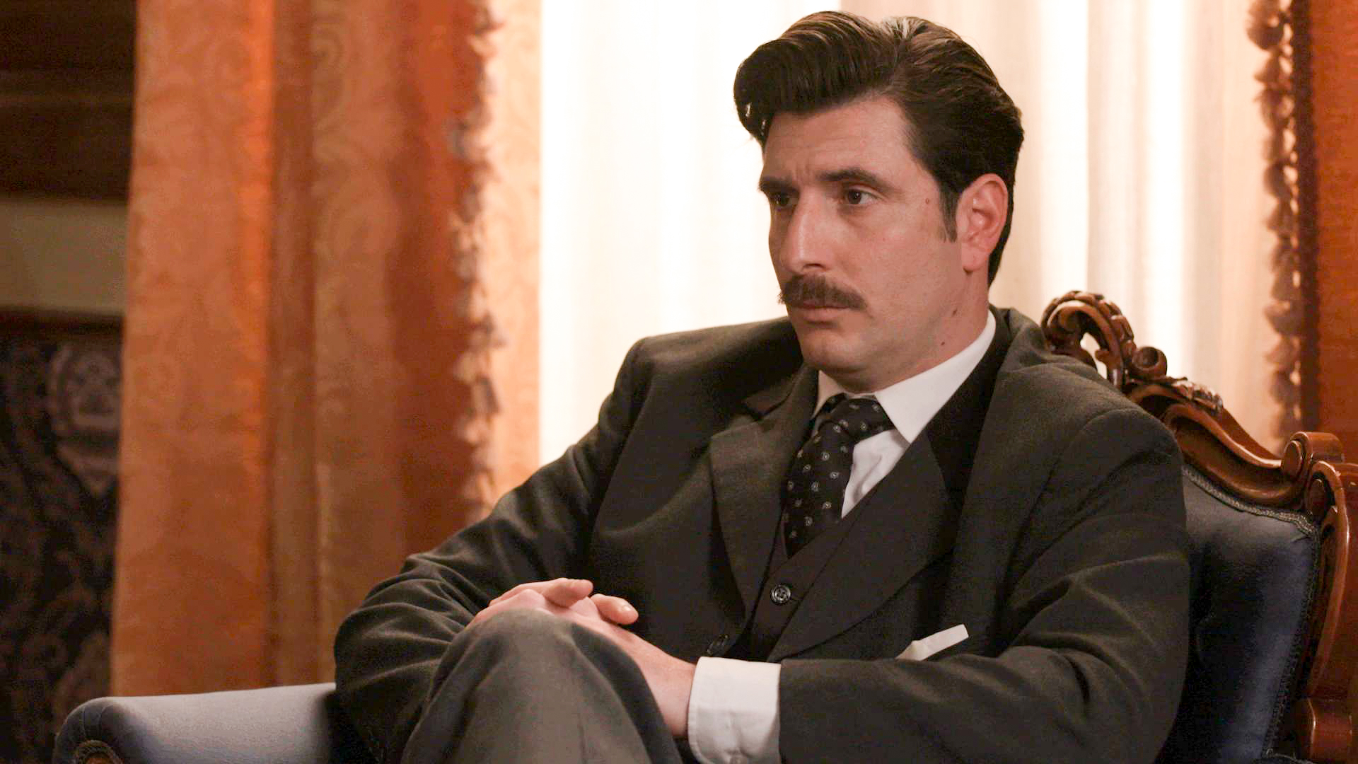 Grand hotel: Ο Ρήγας κατηγορεί την Αλίκη ότι σκαλίζει συνεχώς το παρελθόν του