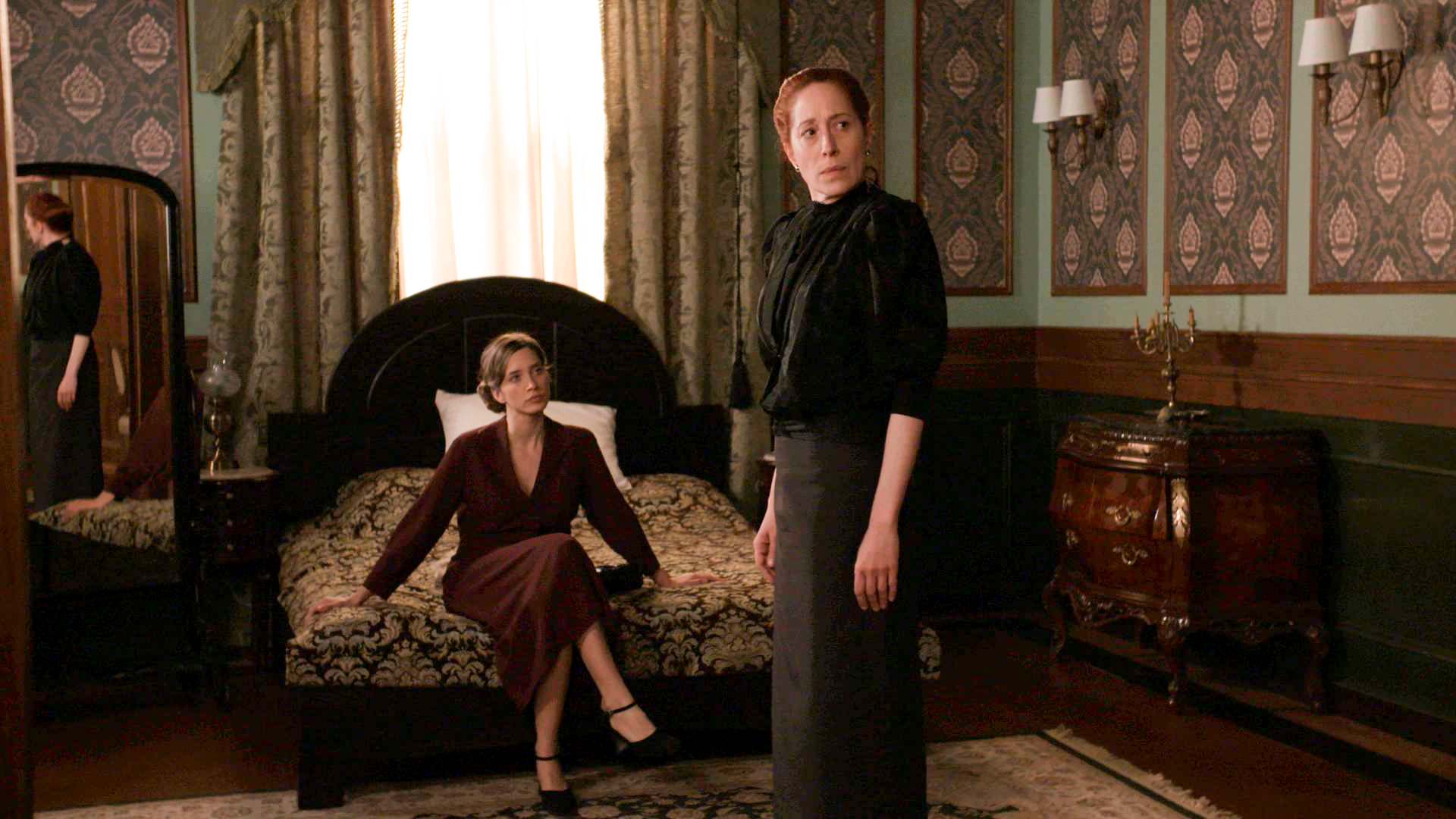 Grand Hotel: Η Αγγέλα είναι έξαλλη με τον Νικόλα για την επιστροφή της Ελένης