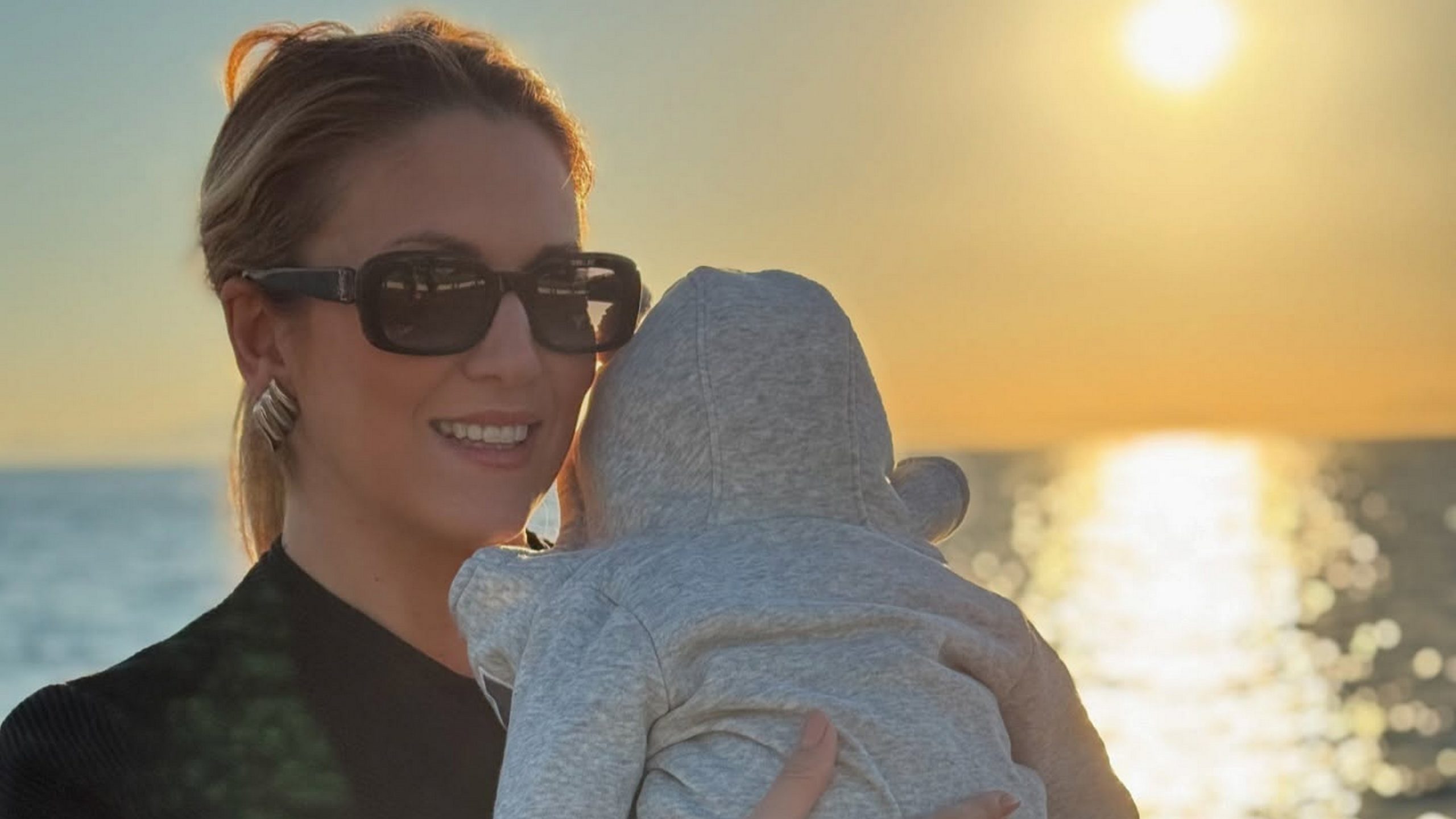 Φωτεινή Πετρογιάννη: Η γλυκιά στιγμή στην παραλία με τον γιο της – Το τρυφερό βίντεο που συγκίνησε