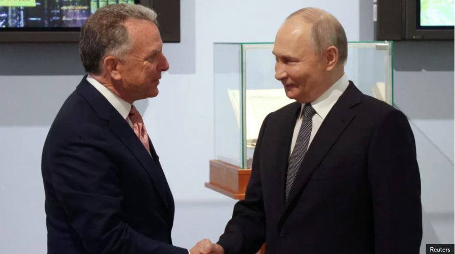 «Πιθανή» μια επικοινωνία Πούτιν-Τραμπ μετά τη συνάντηση του Ρώσου προέδρου με τον ειδικό απεσταλμένο των ΗΠΑ