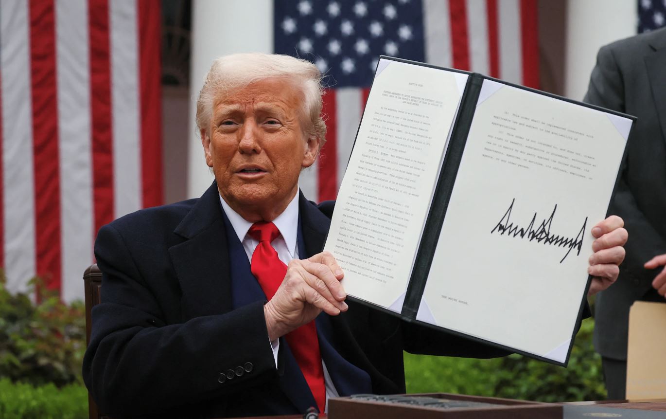 Εμπορικός πόλεμος: Νέες επιστολές-τελεσίγραφα Τραμπ σε 7 χώρες για δασμούς – Πρόοδος στις διαπραγματεύσεις με την ΕΕ