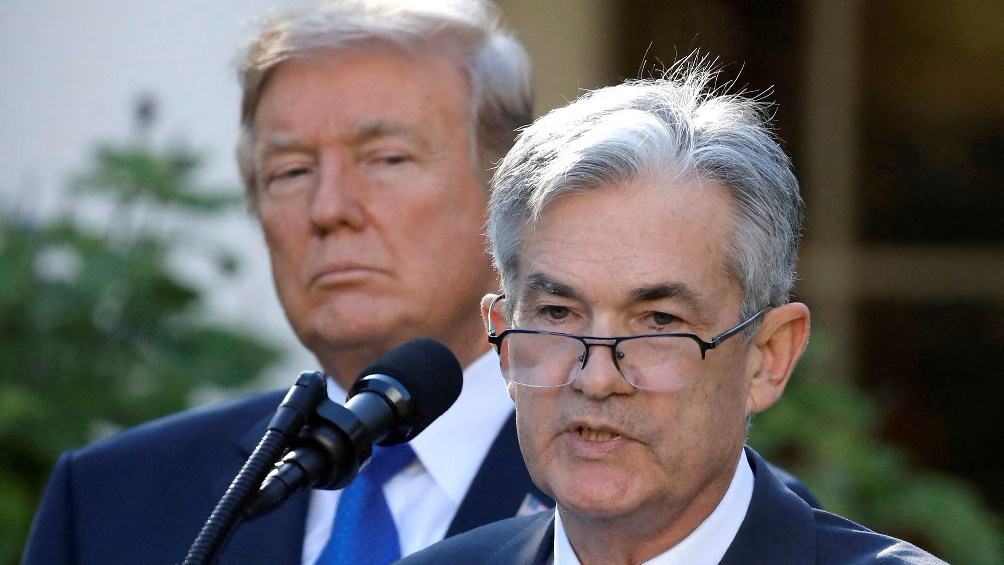 Ντόναλντ Τραμπ: Νέες πιέσεις στην FED για μείωση των επιτοκίων – Ανοιχτό το ενδεχόμενο επικοινωνίας με Πάουελ