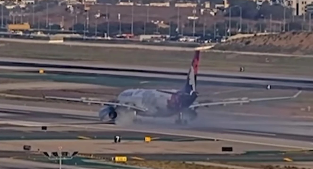 Βίντεο: Πιλότος ακύρωσε την απογείωση επειδή κουνιόταν η ρόδα του αεροσκάφους