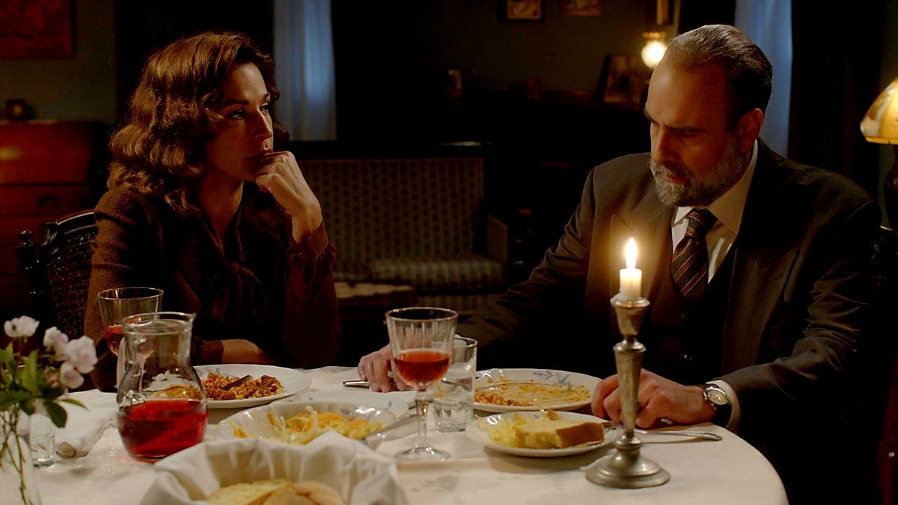 Άγιος έρωτας: Η Κατρίν στριμώχνει τον Μαρκόπουλο