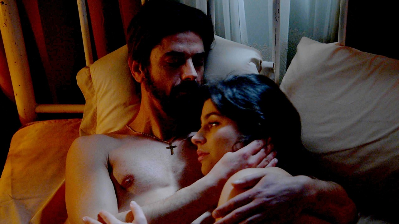 Άγιος έρωτας: Ο πατήρ Νικόλαος μαθαίνει ότι έχει γιο