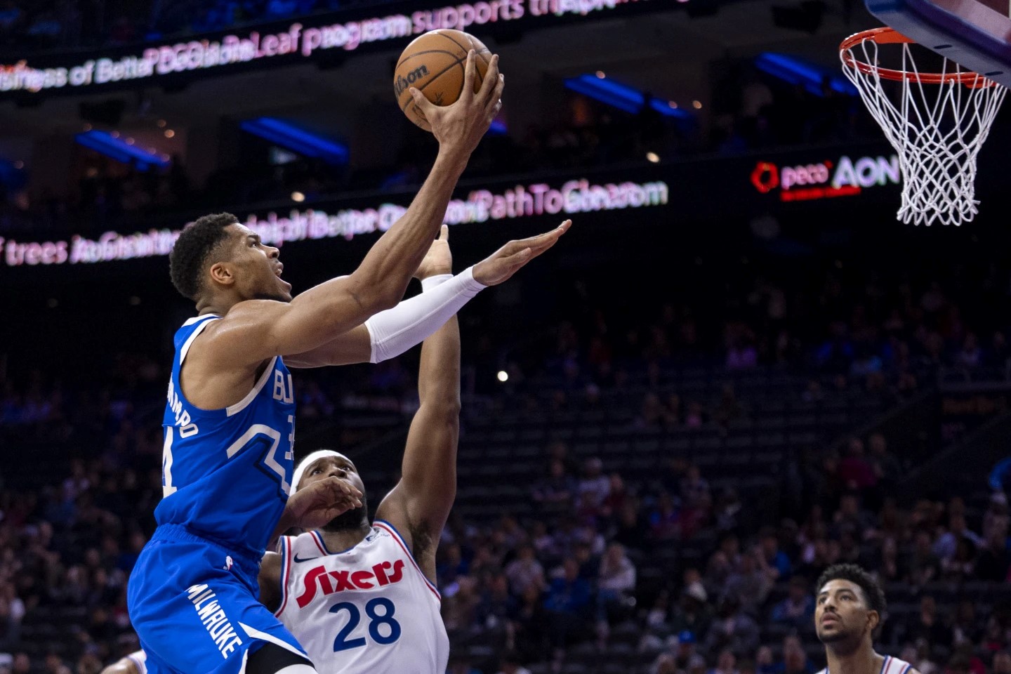 Οι Μπακς «καθάρισαν» τους Σίξερς με «διαστημικό» Αντετοκούνμπο – Ο μοναδικός στην ιστορία του ΝΒΑ με 35 πόντους, 17 ριμπάουντ και 20 ασίστ