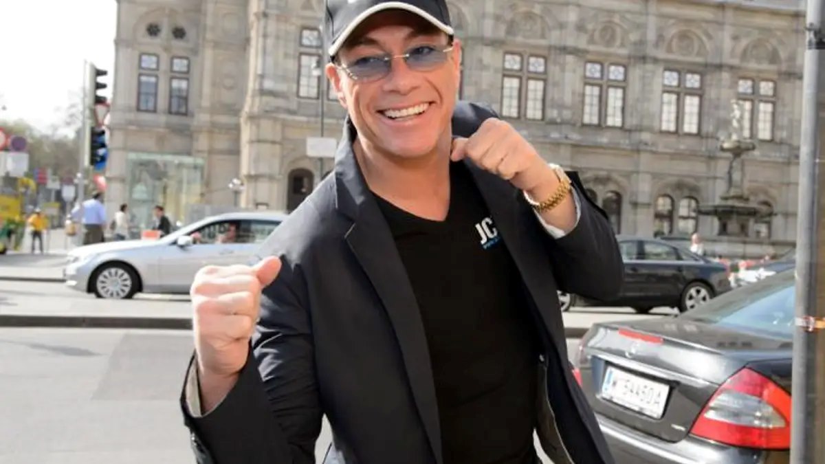 Ζαν-Κλοντ Βαν Νταμ: Κατηγορείται ότι είχε σεξουαλικές σχέσεις με γυναίκες θύματα σωματεμπορίας – Ήξερε την αλήθεια, καταγγέλλουν οι αρχές