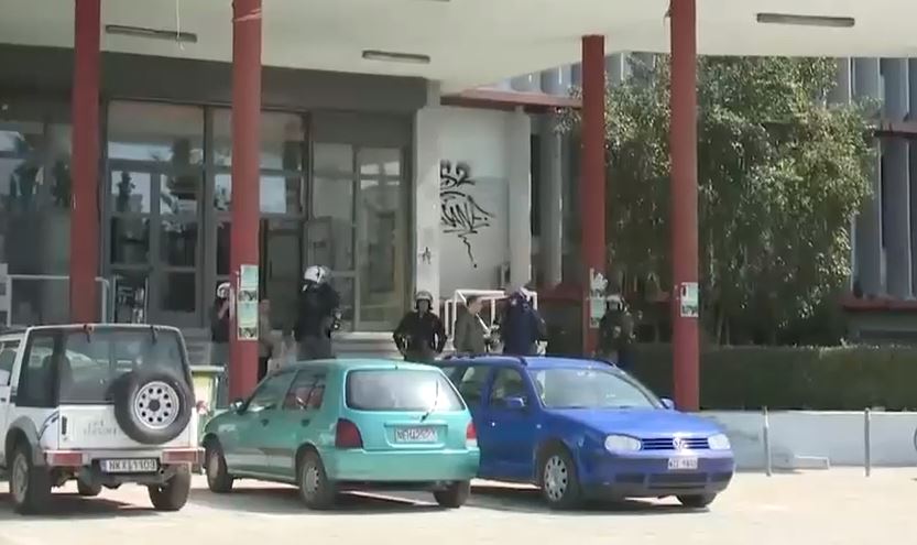 ΑΠΘ: Συνολικά 15 άτομα προσπάθησαν να μπουν εκ νέου στον χώρο που τελούσε υπό κατάληψη