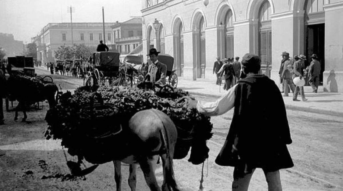 Κουίζ για την παλιά Αθήνα: Αναγνωρίζετε την οδό; Είναι από τις πιο γνωστές