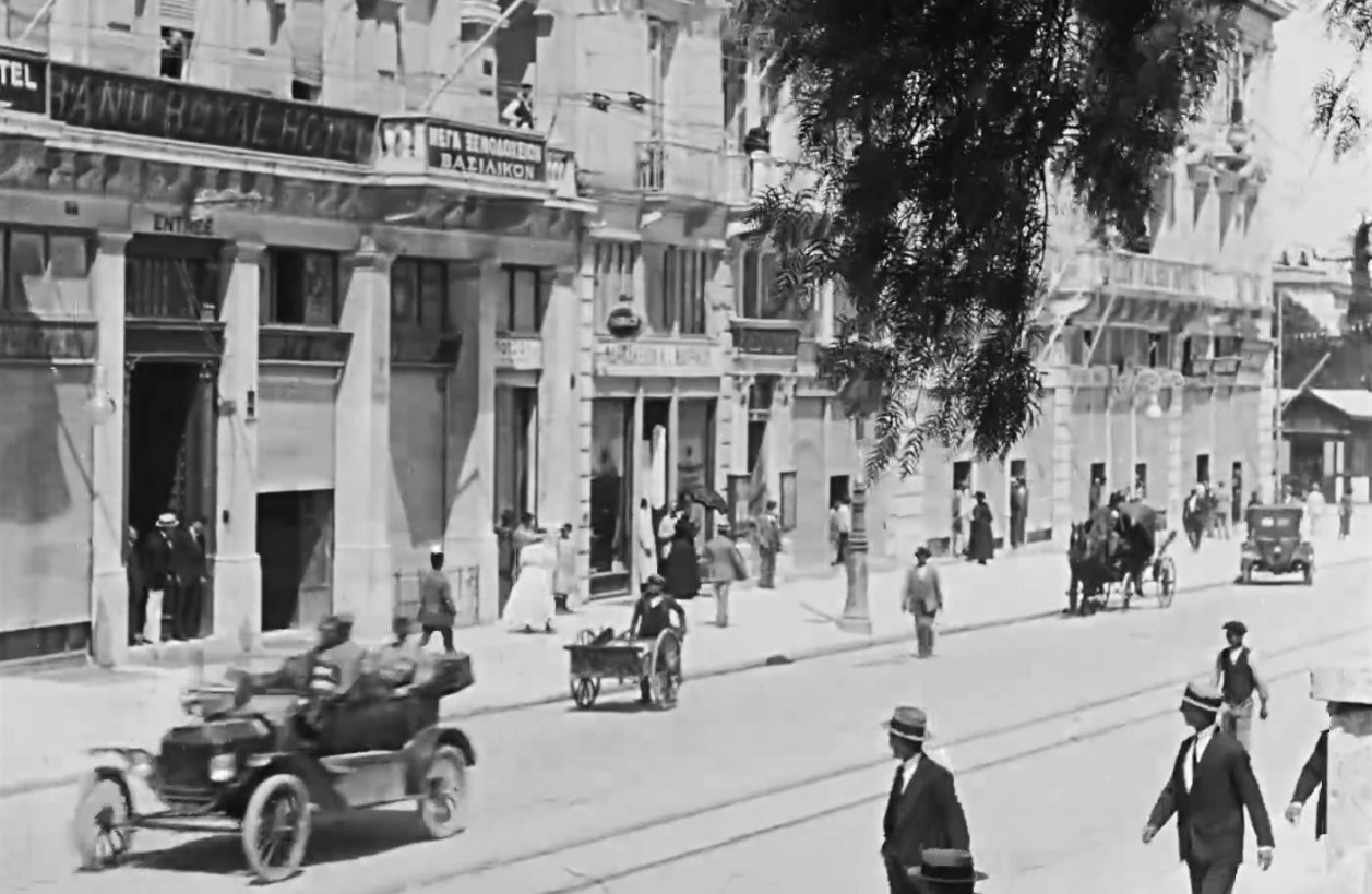 Κουίζ για την παλιά Αθήνα: Αναγνωρίζετε την οδό; Είναι από τις πιο γνωστές