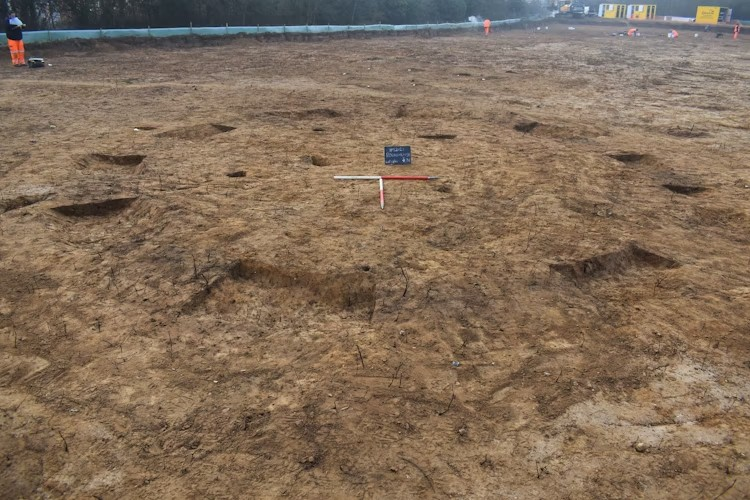 Φρεάτιο στον χώρο ανασκαφής του Europa Way. Φωτογραφία: Leo Gage/ Oxford Archaeology