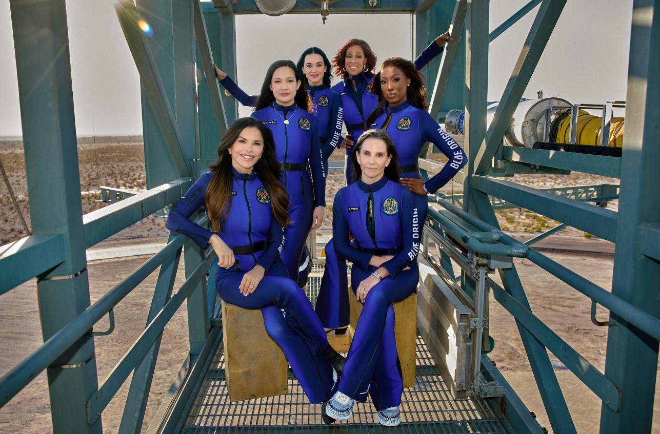 Κέιτ Πέρι, Λόρεν Σάντσεζ, Γκέιλ Κιννγκ, Αμάντα Νγκουιέν, Αΐσα Μπόου, Κεριάν Φλυνν