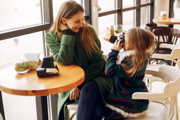 Ο φίλος της την πρόσβαλε ως μητέρα σε έξοδό τους - "δεν μπορώ να το συγχωρήσω". Φωτογραφία: Freepik