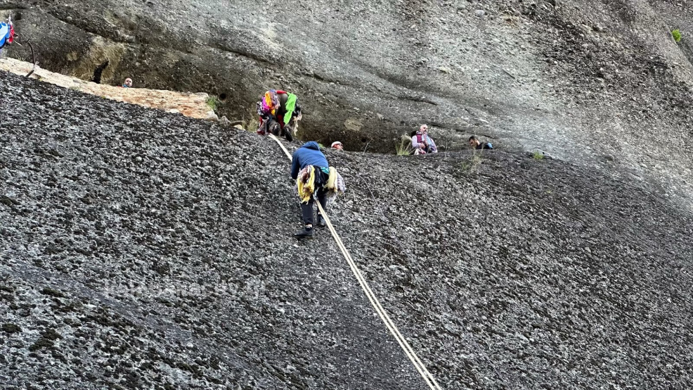 Καλαμπάκα: Αναβίωσε το έθιμο του Αγίου Γεωργίου του Μαντηλά στο Καστράκι