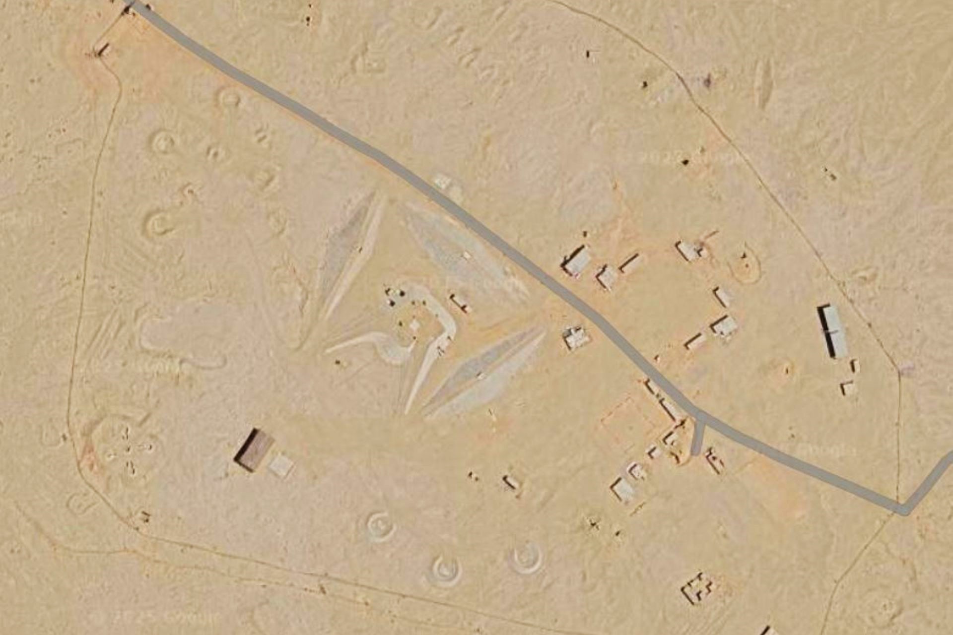 Μυστηριώδης δομή στην Αίγυπτο ανακαλύφθηκε μέσω Google Maps – Οι θεωρίες συνωμοσίες για την «αστροπύλη» της ερήμου