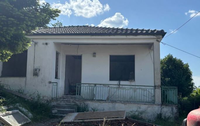 Φάρσαλα: Δόκιμος πυροσβέστης ο 19χρονος που καταπλακώθηκε από τοίχο – Εκτελούσε εργασίες με τον πατέρα του 