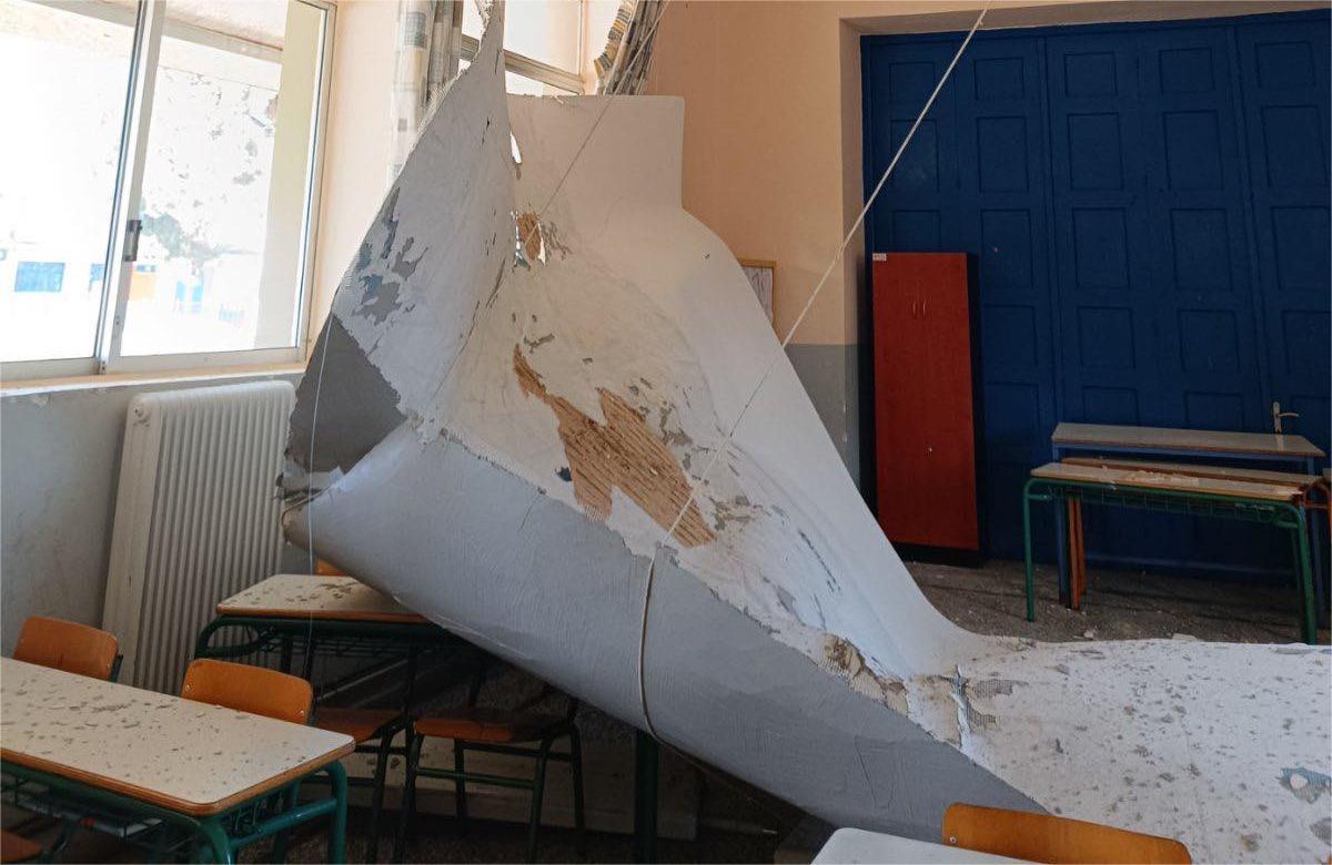 Φιλιατρά: Έπεσε μεγάλο τμήμα της οροφής σε αίθουσα στο 1ο Δημοτικό Σχολείο – ΦΩΤΟ