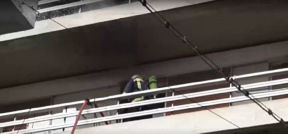 Υπό πλήρη έλεγχο η φωτιά σε διαμέρισμα στην Αθήνα – Απομακρύνθηκε ηλικιωμένη