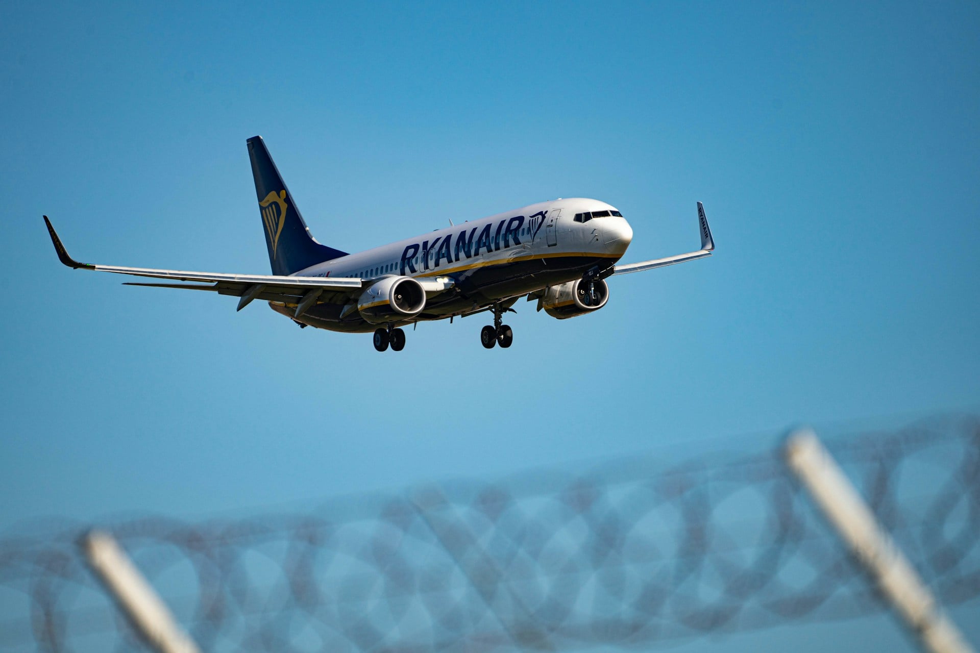 Αναγκαστική προσγείωση πτήσης της Ryanair στη Βουλγαρία – Εγκλωβισμένοι στη Βάρνα οι επιβάτες που είχαν προορισμό τη Θεσσαλονίκη