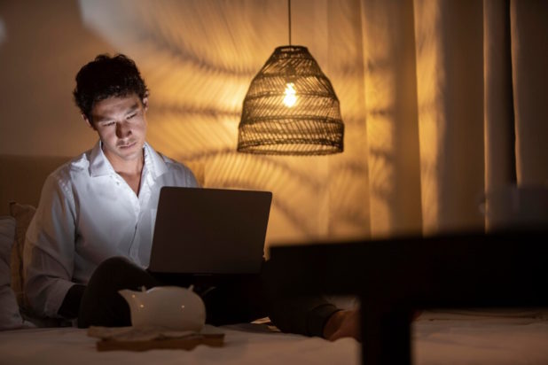 Ύπνος: Γιατρός αποκαλύπτει την Νο1 αιτία που ξυπνάτε στις 3 τα ξημερώματα - «Αυτή είναι η ερώτηση που κάνω σε όσους αντιμετωπίζουν αυτό το πρόβλημα»