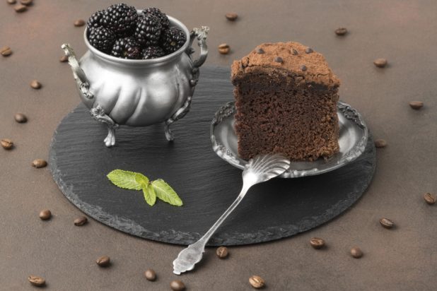 Πάσχα 2025: Συνταγή για νηστίσιμο κέικ σοκολάτας