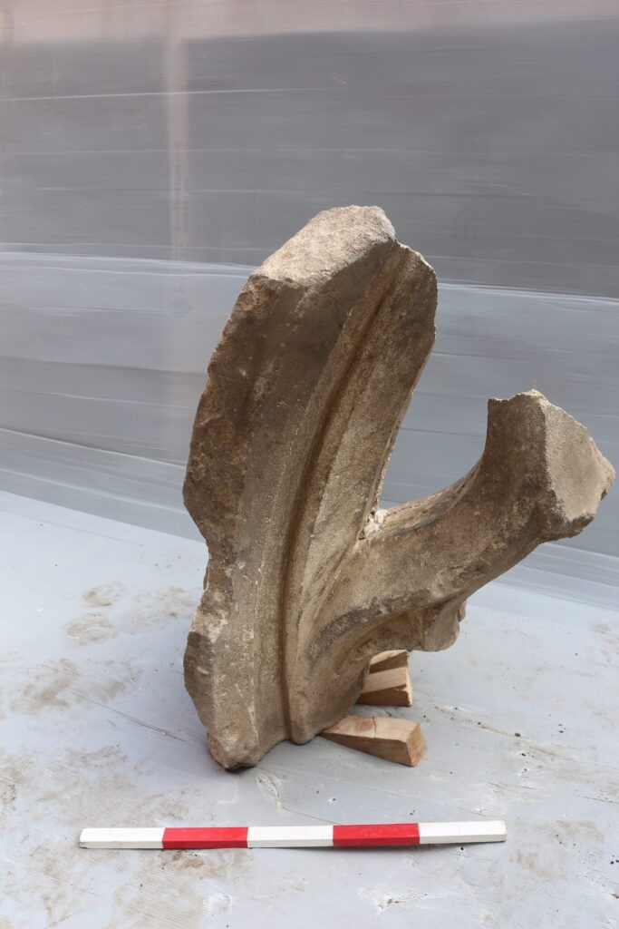 Αρχιτεκτονικό στοιχείο, κομμάτι αψίδας του 14ου αιώνα. Φωτογραφία: University of Gloucestershire