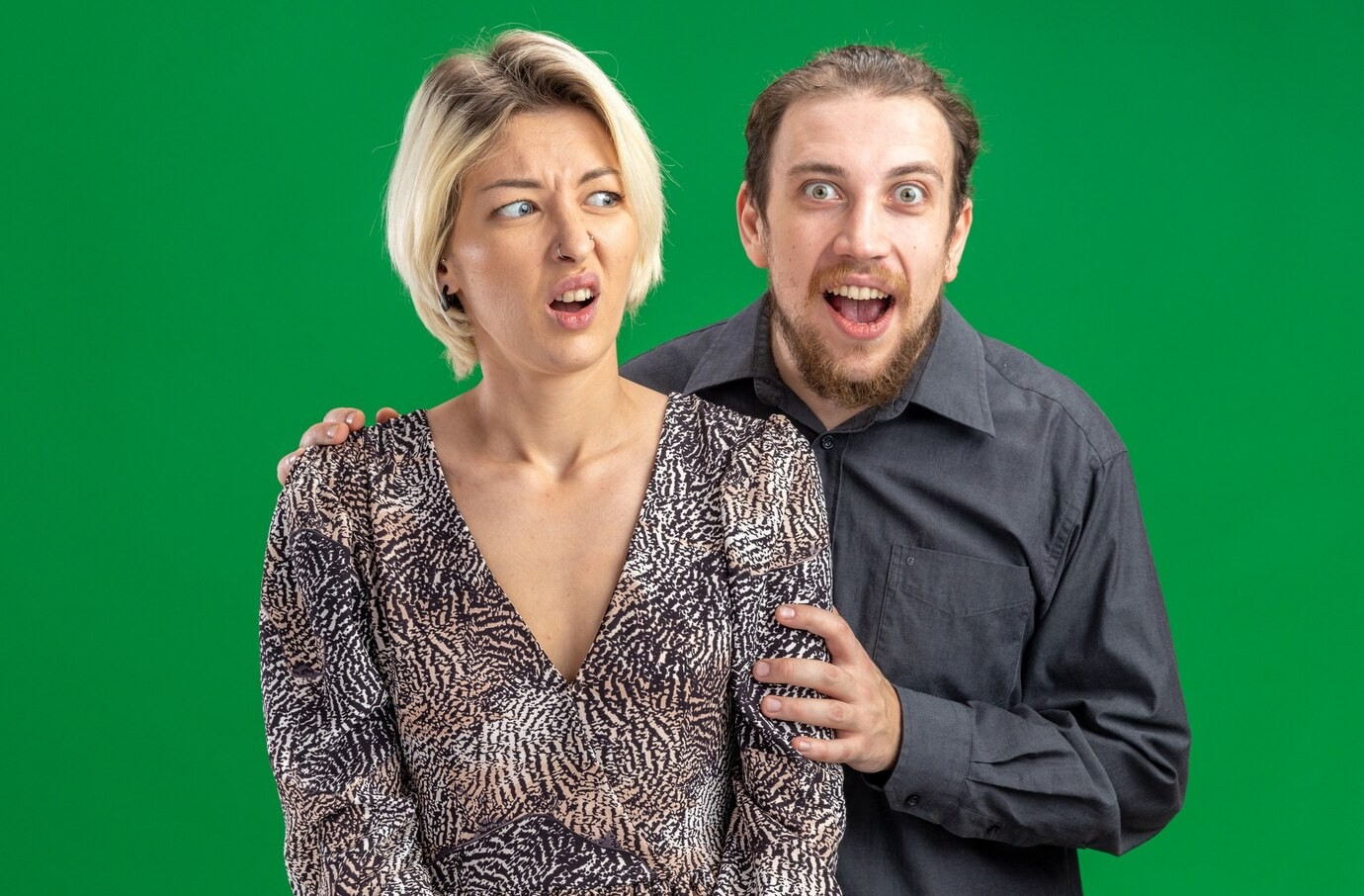 7 συμπεριφορές διασκεδαστικές για τους άνδρες αλλά αποκρουστικές για τις γυναίκες. Φωτογραφία: Freepik