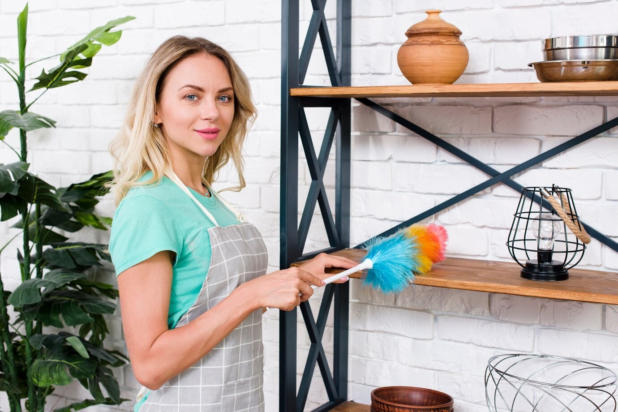 8 χαρακτηριστικά των ανθρώπων που καθαρίζουν όταν είναι αγχωμένοι. Φωτογραφία: Freepik