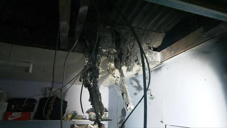 Τρόμος για 17χρονη: Την χτύπησε κεραυνός ενώ σκρόλαρε στο TikTok - «Τα πάντα φλέγονταν»