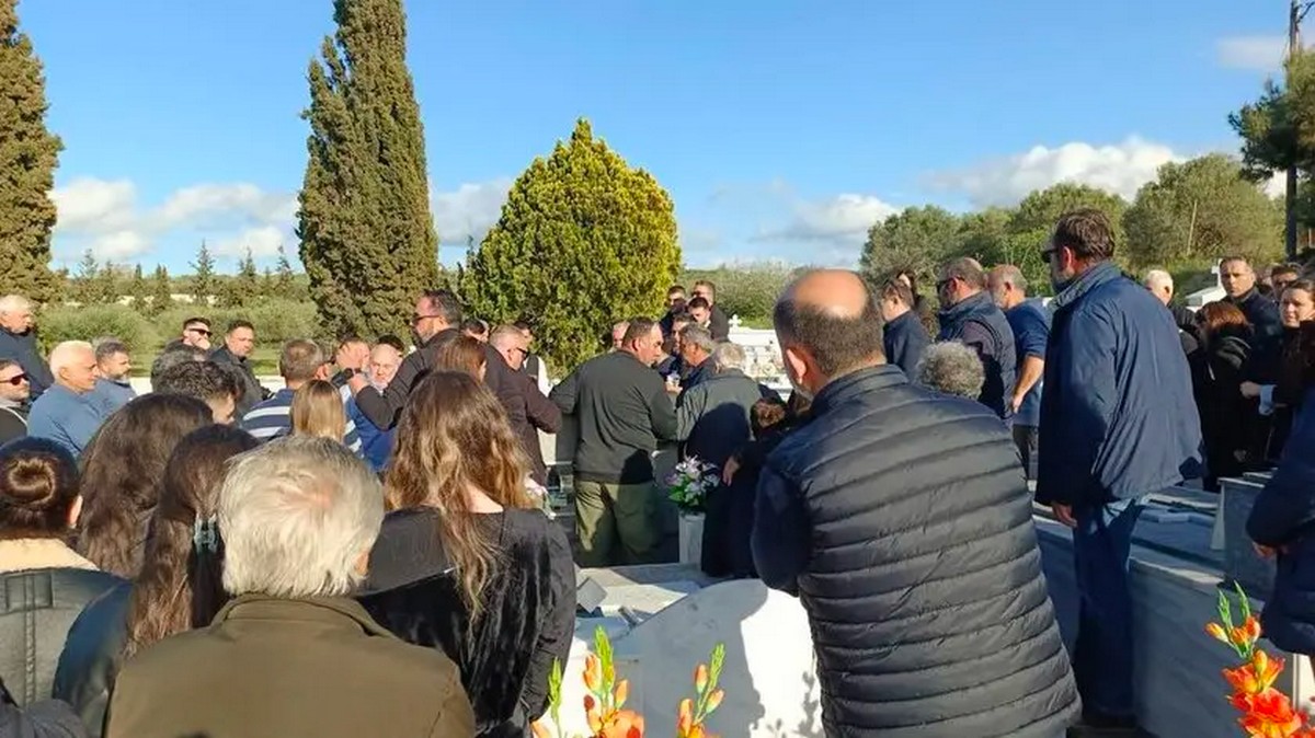 Κρήτη: Σπαραγμός και οργή στην κηδεία της 51χρονης μητέρας που έχασε την ζωή της σε τροχαίο