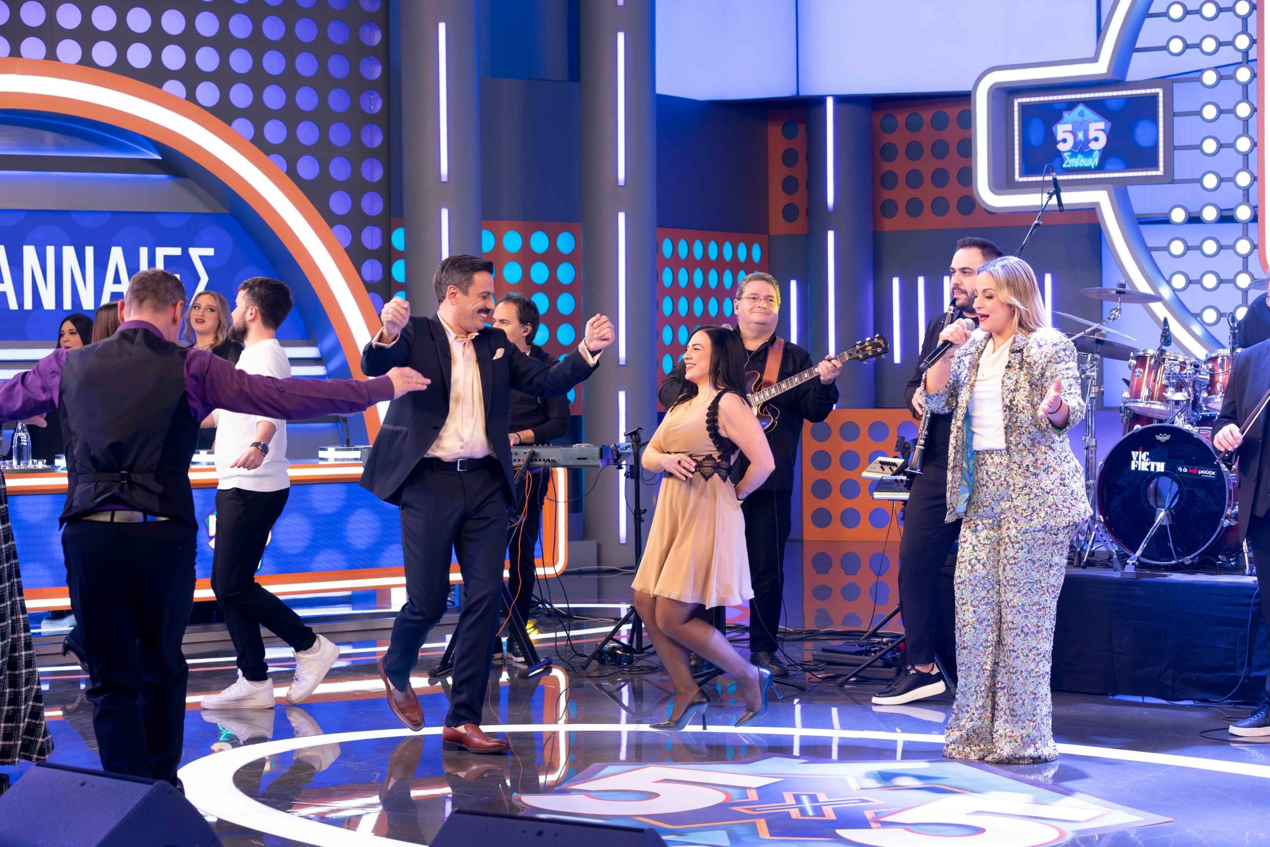 «5X5» ΣΠΕΣΙΑΛ: Ο Θάνος Κιούσης στήνει Πασχαλινό γλέντι με Μανώλη Κονταρό και Τζένη Κατσίγιαννη