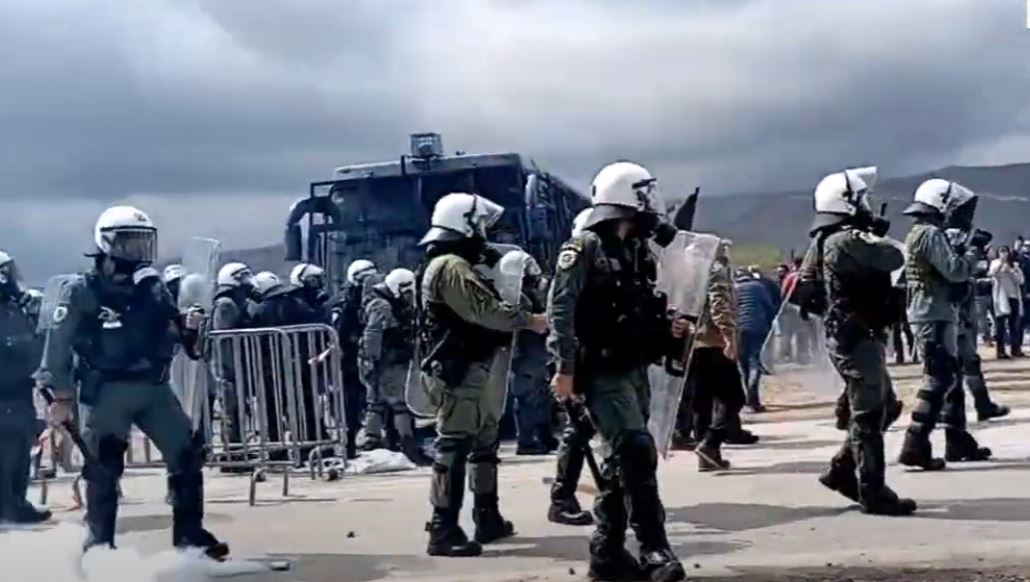 Κοζάνη: Ένταση μεταξύ διαδηλωτών και ΜΑΤ έξω από τον ΑΗΣ Καρδιάς – ΒΙΝΤΕΟ