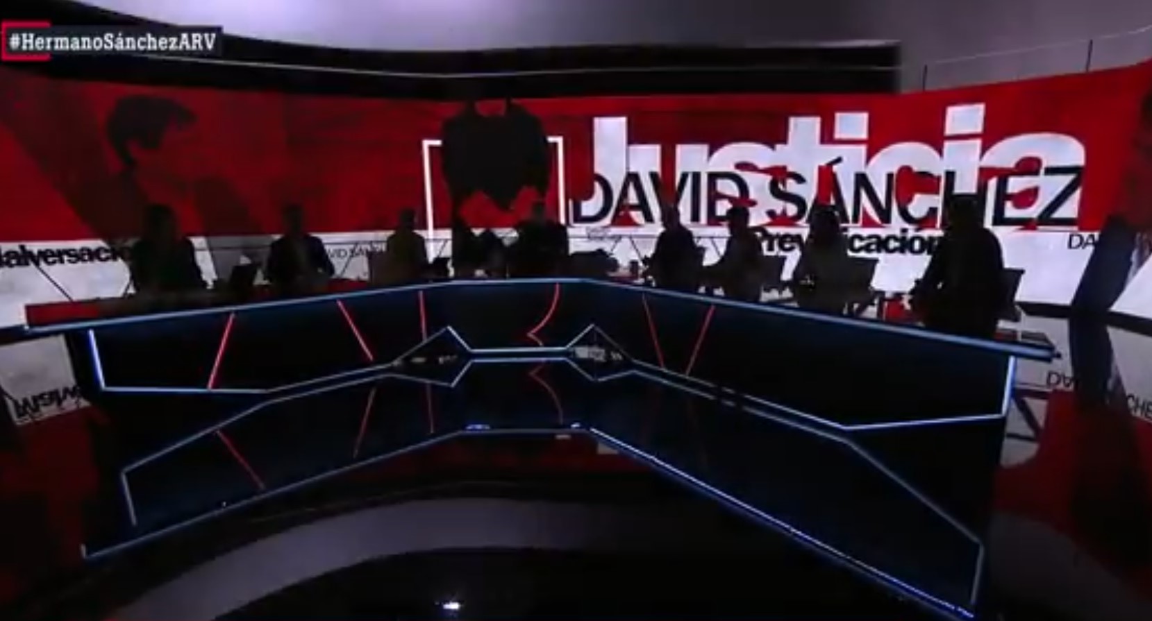 Ισπανία: Βίντεο από τη στιγμή που τηλεοπτικό στούντιο «βυθίζεται» στο σκοτάδι