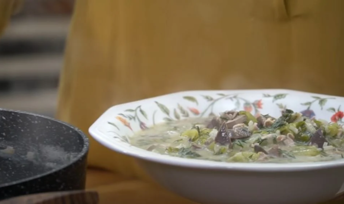 Πάσχα 2025: Συνταγή για παραδοσιακή μαγειρίτσα