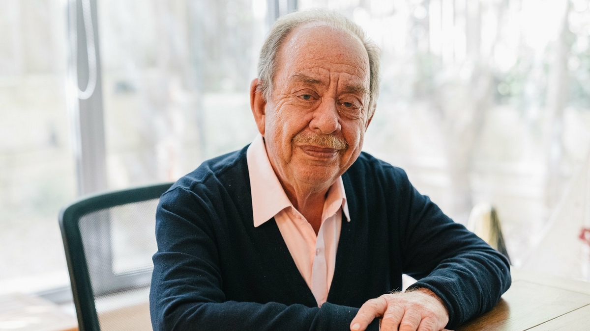 Ηλίας Μαμαλάκης: «Στην Αλεξάνδρεια μια οικογένεια μου έδωσε ένα σάντουιτς, γιατί τους φάνηκα λίγο μελαγχολικός»